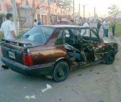 Tres heridos en accidente moto auto  