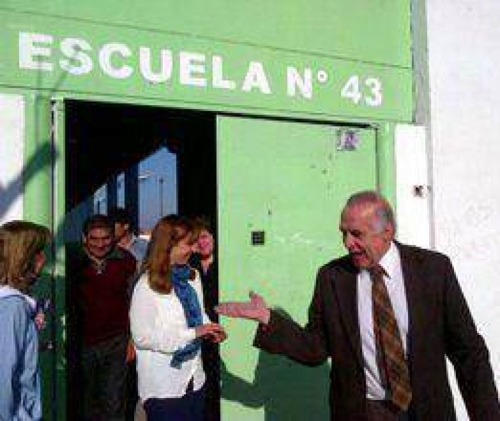 Gas y cloacas para la Escuela 43  