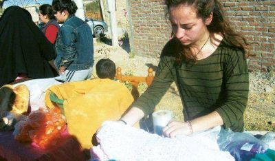 Intensifican lazos comunitarios y exponen sus productos en una feria barrial