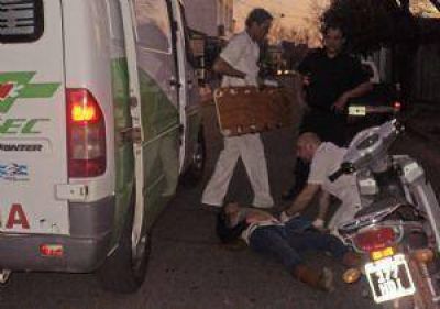 Sufri� lesiones tras caer de su moto con un beb�