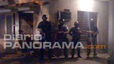 Un detenido durante un allanamiento por drogas