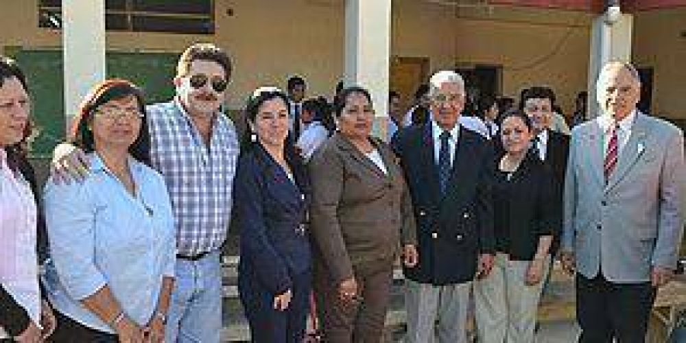 Desde Educaci�n visitaron la escuela que recibe alumnos de paraguay