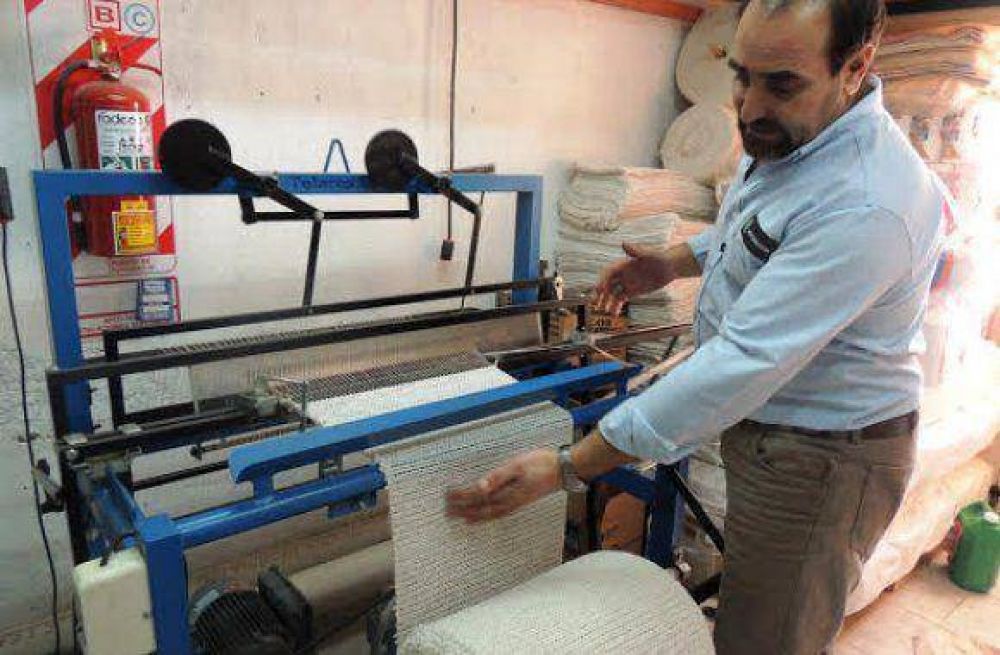 El Gobierno Provincial fomenta a emprendedores locales dedicados a la industria textil