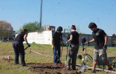 Iniciaron las excavaciones en busca de restos humanos en la exalcaid�a de S�enz Pe�a