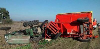 Un trabajador rural muri� al volcar el tractor en que se conduc�a
