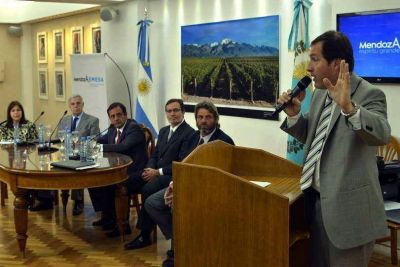 P�rez niega que quiera desafiar a la Rosada y a YPF