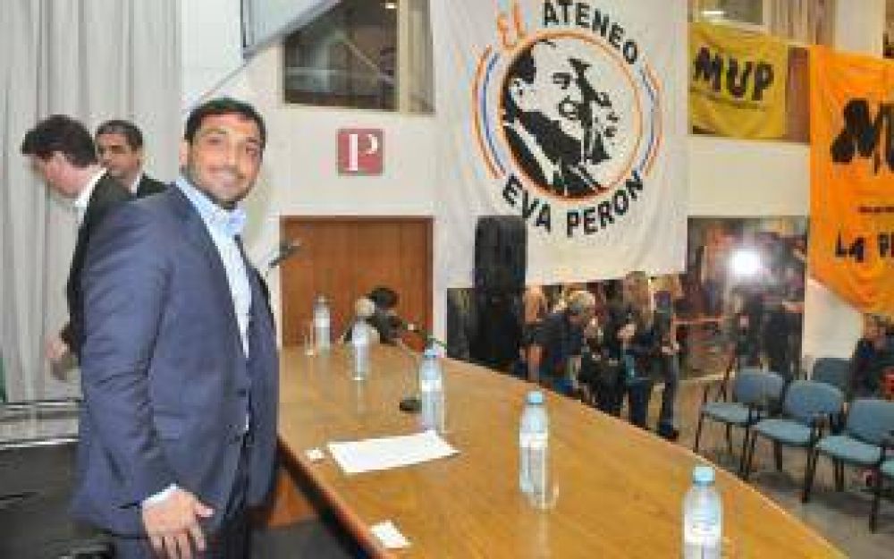 Elecciones 2015: Con cr�ticas a Scioli, Mussi visit� La Plata como candidato