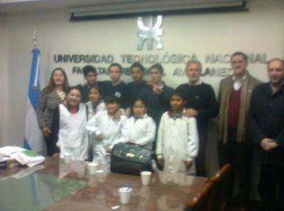 Tres escuelas de Quilmes, Varela y Berazategui reciben apoyo de la UTN