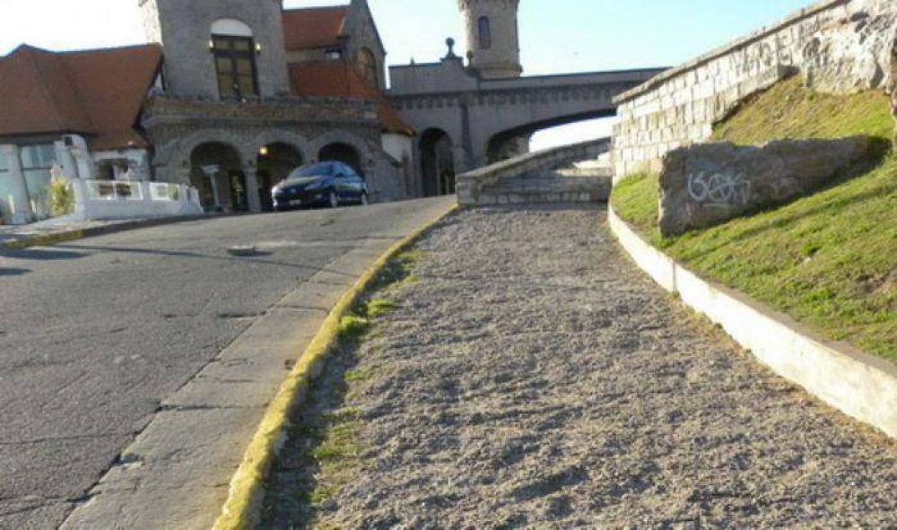 Reclaman por el mal estado de un sector del Paseo Jes�s de Gal�ndez