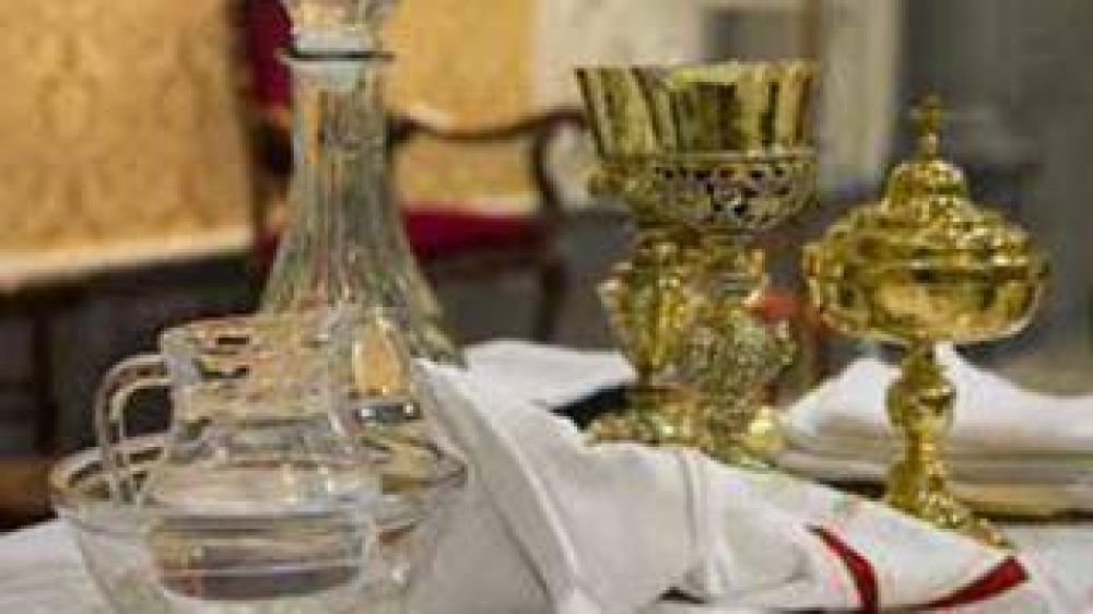 Delincuentes ingresaron a una iglesia y se llevan dos c�lices valuados en m�s de $ 60 mil