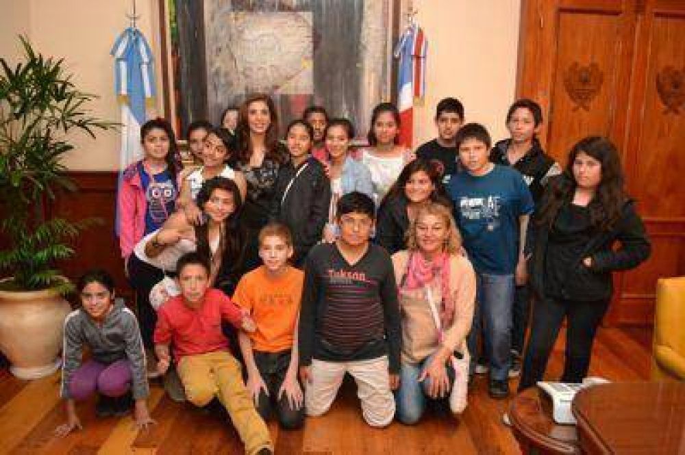 Alumnos de escuela de Sumampa visitaron Casa de Gobierno