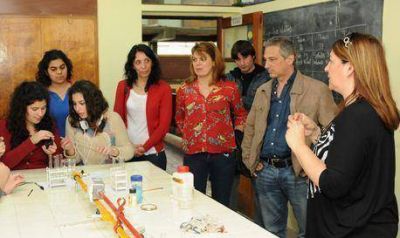 Jos� Eseverri recorri� obras en distintos establecimientos educativos