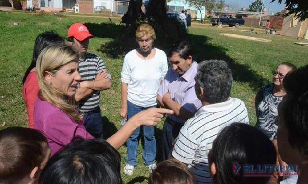 Pirayu�: la Comuna destrab� el reclamo vecinal por viviendas y la plaza barrial