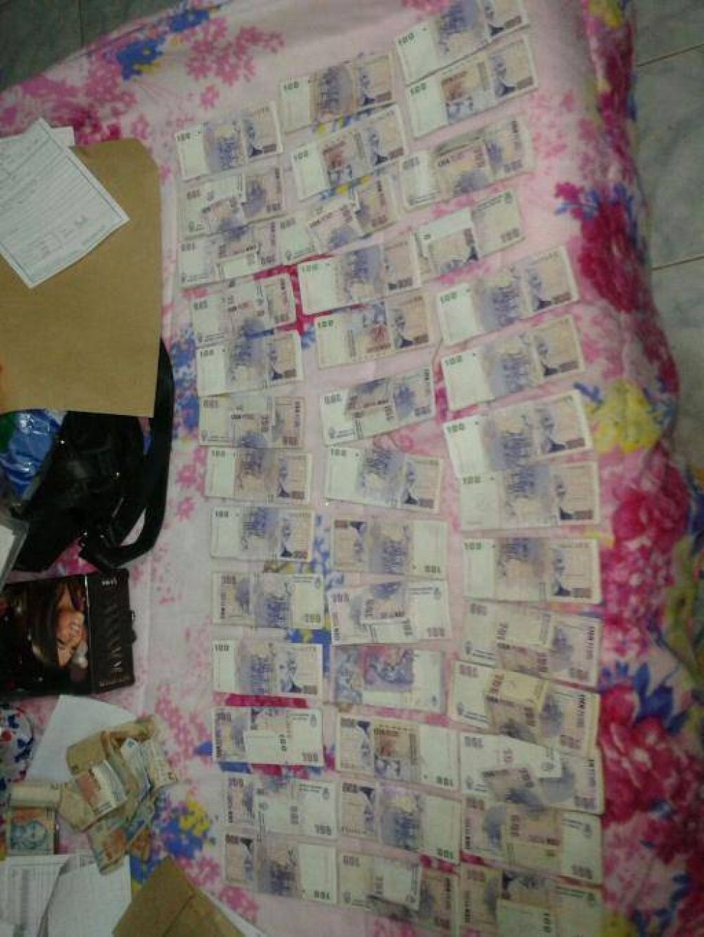Secuestran dinero, celulares y documentaci�n en Andalgal�