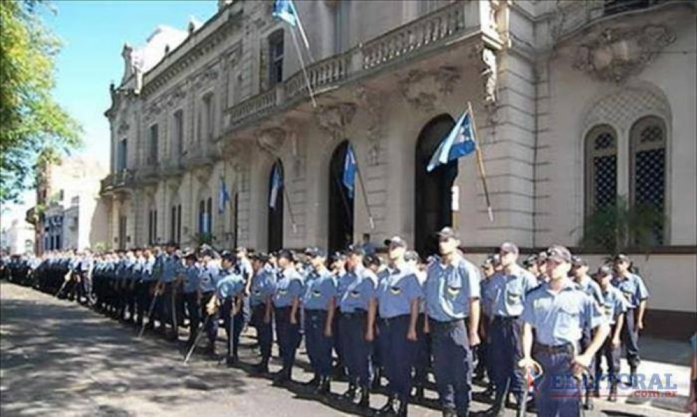 Por decreto 525 polic�as se sumar�n a la fuerza y en diciembre se reciben 100 m�s