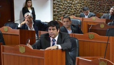 Rivera quiere que se cambie el Himno a Catamarca