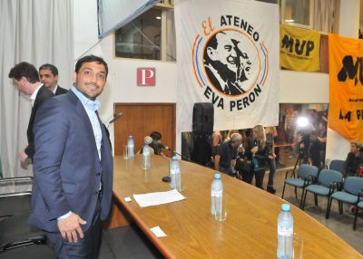 Con un gui�o a Insaurralde y la lupa en la gesti�n de Scioli, Mussi pis� La Plata como candidato 