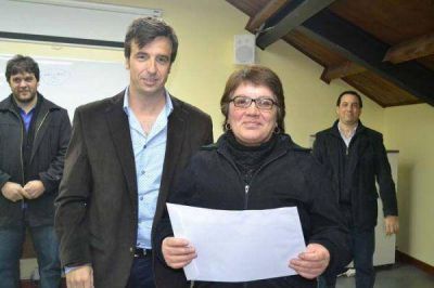 Municipalidad de Ushuaia: Se entregaron 31 decretos de adjudicaci�n de terrenos 