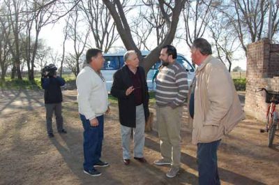 El ministro Ortiz visit� Intendente Alvear