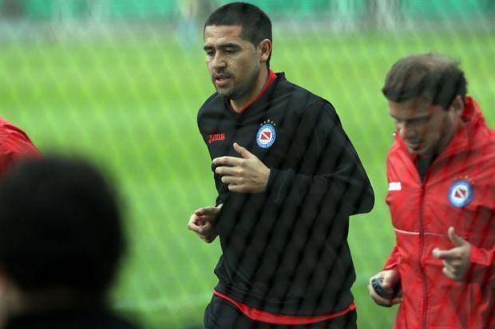 Juan Rom�n Riquelme est� desgarrado y se pierde los pr�ximos partidos de Argentinos