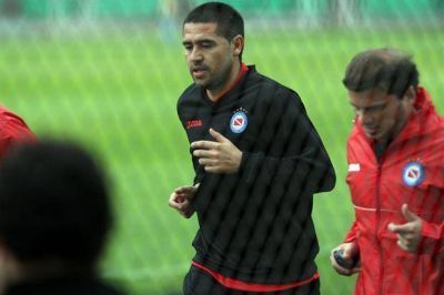 Juan Rom�n Riquelme est� desgarrado y se pierde los pr�ximos partidos de Argentinos
