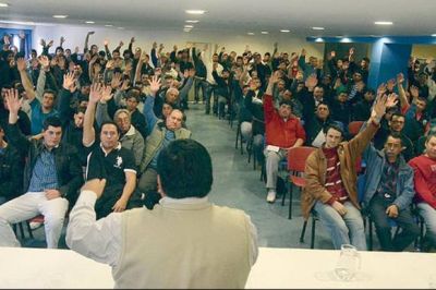 Los petroleros se declararon el alerta y movilizaci�n