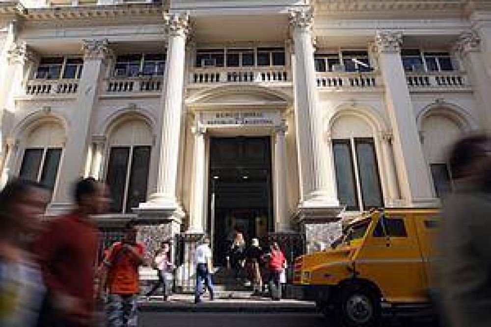 El d�lar oficial subi� a $8,40 y se produjo la segunda mayor devaluaci�n del a�o