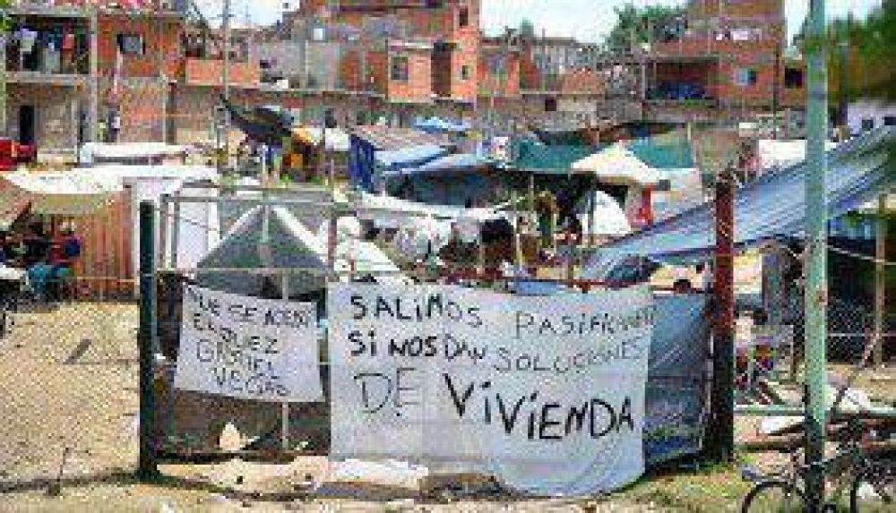 Polmica: piden demoler el asentamiento Papa Francisco