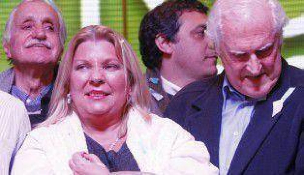 Pino baj� un cambio con Carri� pero volvi� a pegarle a Macri