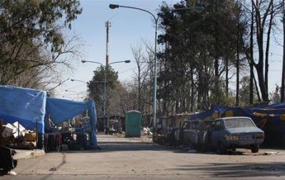 Temor de los vecinos del Bajo Flores por nuevas usurpaciones de veredas