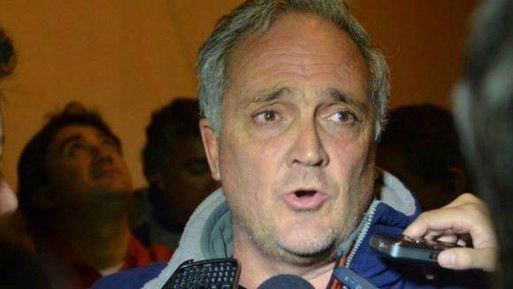 El vice de San Mart�n carg� contra la polic�a y �despedaz� a San Jorge