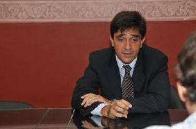 Yedlin justific� las contrataciones sin concurso en Salud