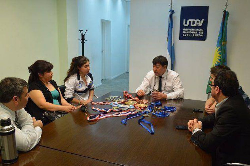 UNDAV: Jorge Calzoni recibi� a la taekwondista Jessica Nu�ez