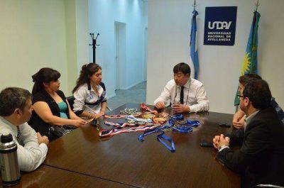 UNDAV: Jorge Calzoni recibi� a la taekwondista Jessica Nu�ez