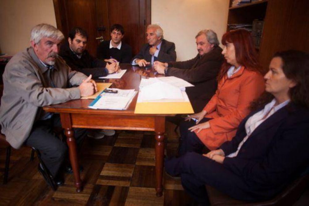 Ultiman detalles del inicio de las obras en escuelas provinciales con fondos de OSSE