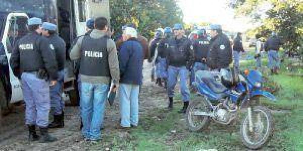 Unos 25 j�venes fueron detenidos por provocar gran desorden