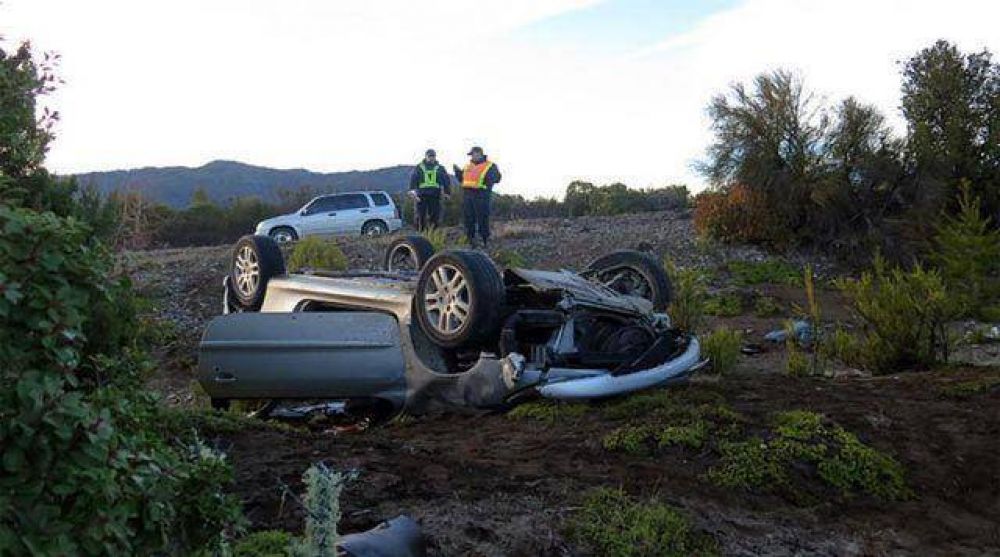 Muri� joven marplatense tras un vuelco en la ruta al cerro Catedral