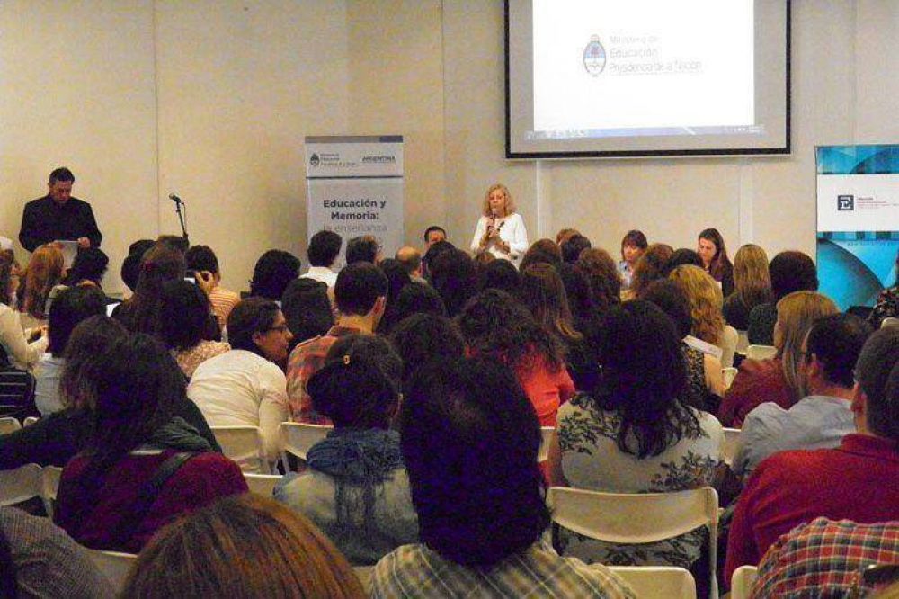 Docentes de cinco provincias debatieron sobre la ense�anza del pasado reciente