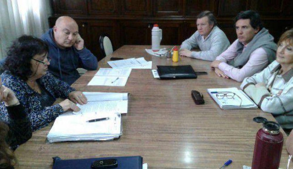Proyectan legislar sobre acoso en redes sociales