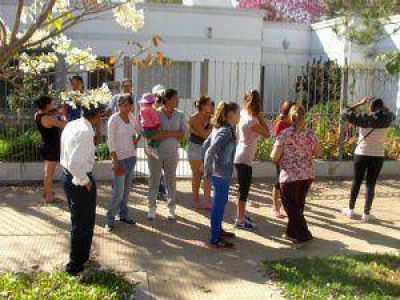 Protesta frente a la casa de empresario que tiene varados a 12 camioneros en Rosario