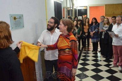 Con mucha emoci�n celebraron el 25� aniversario de Artes Visuales