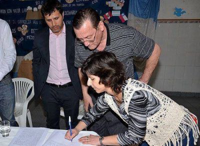 Firmaron contrato para la construcci�n de la ESB N� 16