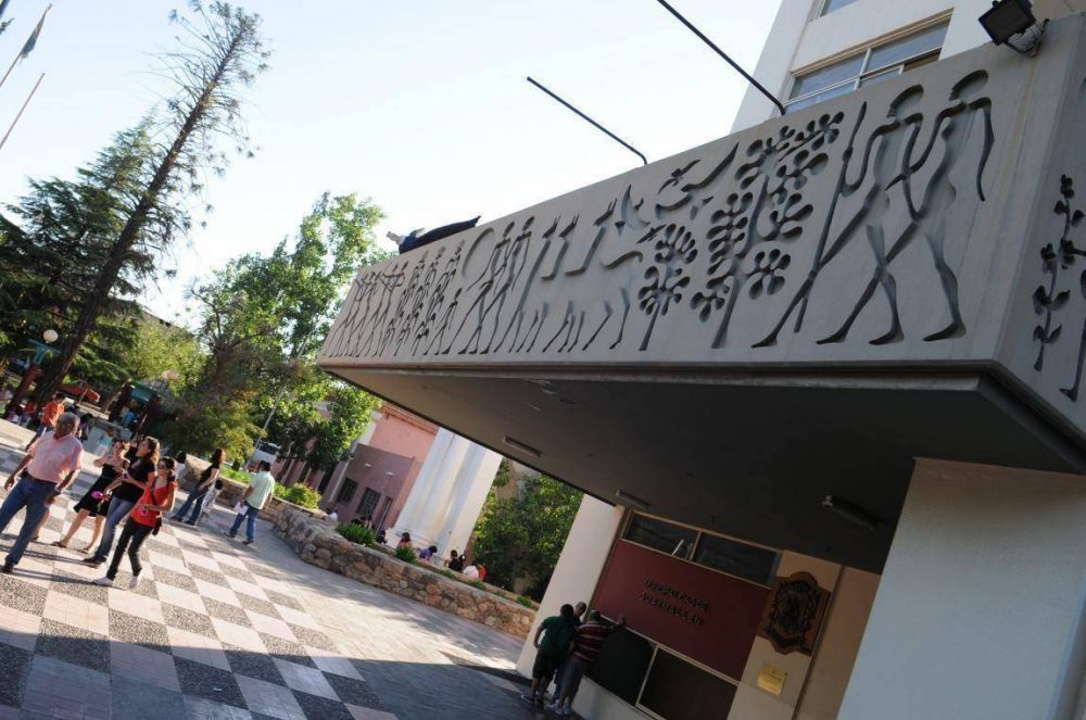 Los concejales de Guaymall�n se subieron las dietas a $ 40 mil