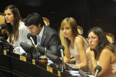 La C�mpora contra la Polic�a Local: �que diga el Gobernador qui�n le ata las manos�