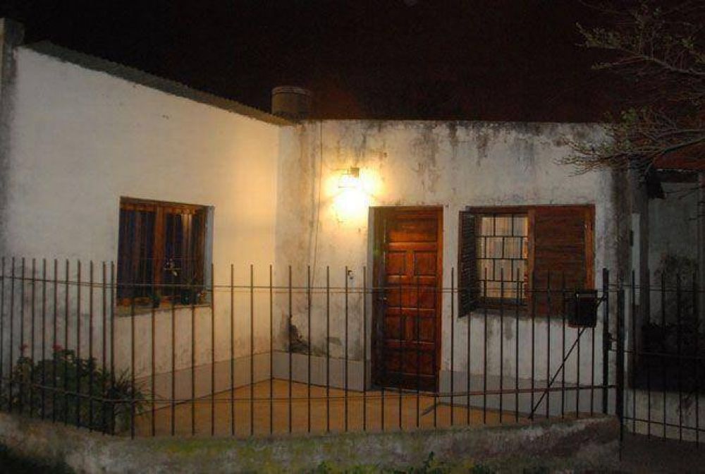 Asaltan a una anciana en Villa Parque: dos encapuchados le llevaron 140.000 pesos