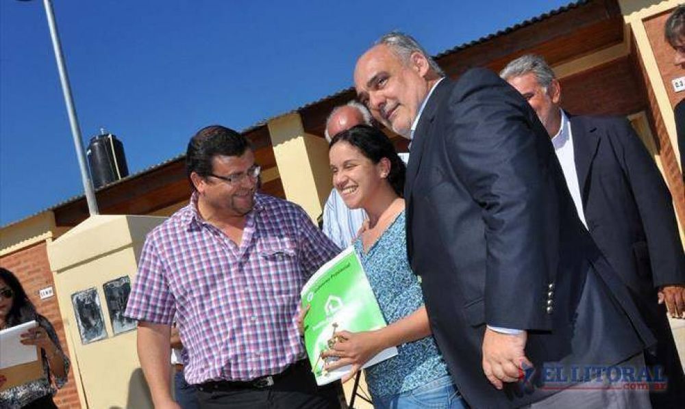 Con fondos nacionales, en tres meses se iniciar�a la construcci�n de mil viviendas