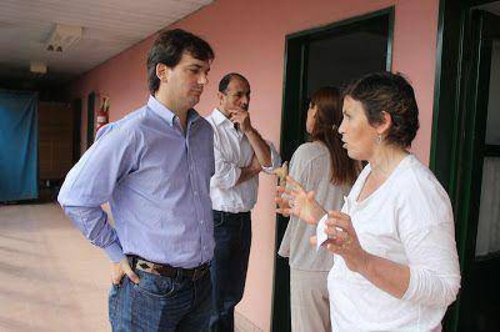 Galmarini visit� la comunidad educativa Las Lomas Oral