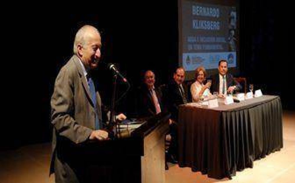 Bernardo Kliksberg: �El Estado debe garantizar agua e instalaciones sanitarias