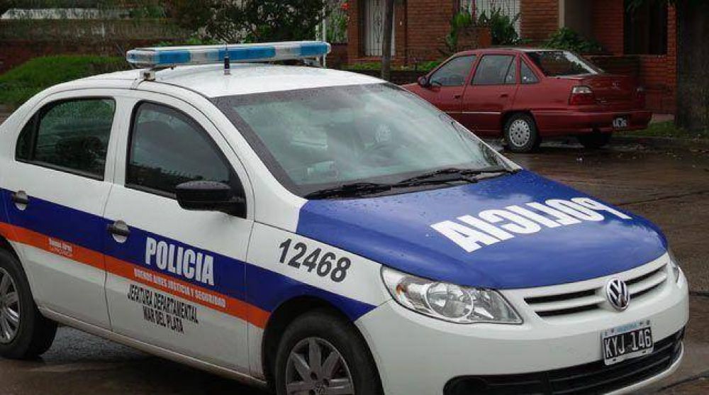 Un hombre logr� retener a los menores que robaron su moto
