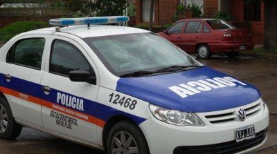 Un hombre logr� retener a los menores que robaron su moto